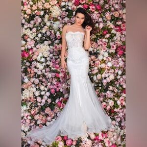 Clarisse Gown 5119 Ivory Sample Size 4